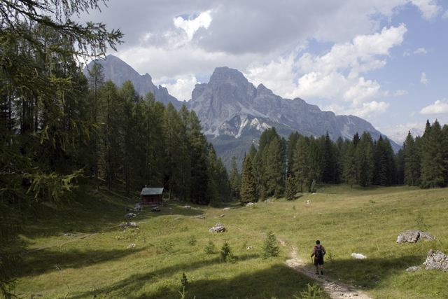 2011-08-25_12-37-56 cadore.jpg - Wanderweg 434 mit Blick auf die Tofana-Gruppe